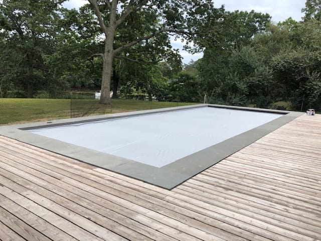 Pool with a light gray automatic cover